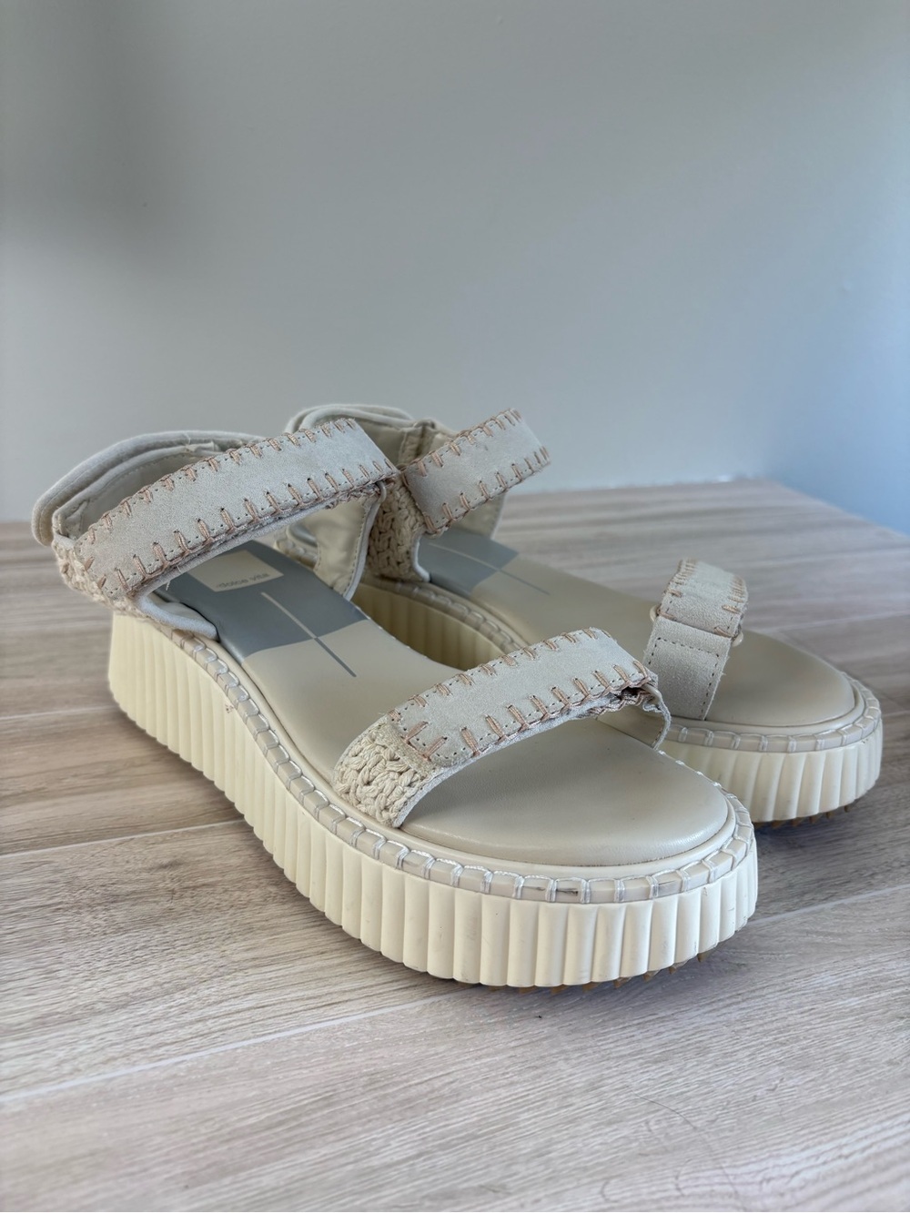 Dolce Vita Debra Flatform Sandals Ivory Suede Size 8 EUC Whipstitch Detail Boho